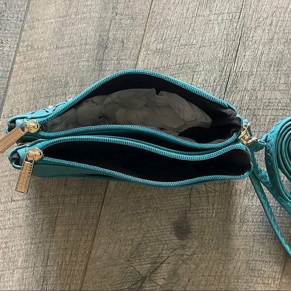 New In Packaging! Green Clutch with Gold Detail. Perfect Formal Accessory!